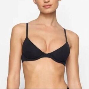 SKIMS Fits Everybody Plunge Bra 34B